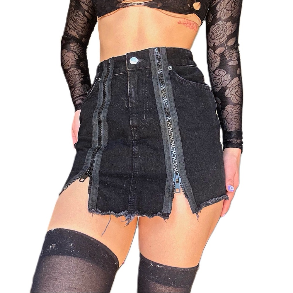CARMAR LA Black Exposed Zipper Mini Skirt Size 24